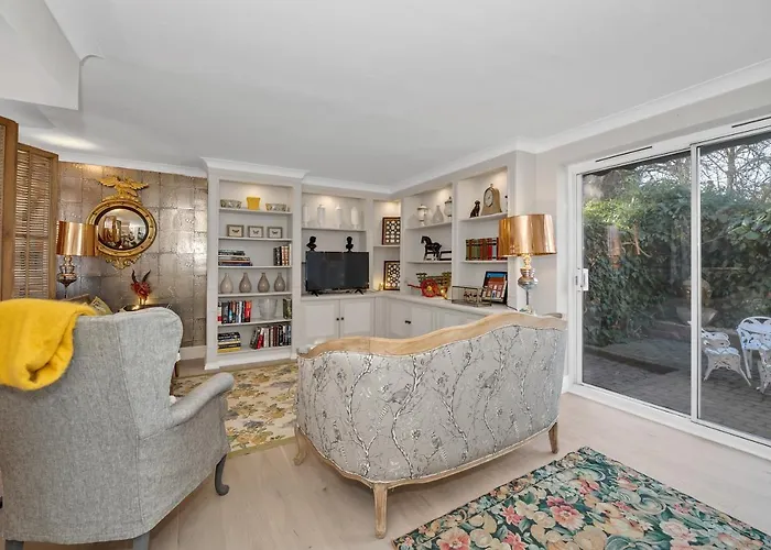 2 Bedroom Stylish Property Set Behind The Angel Hotel With Parking And A Courtyard Garden