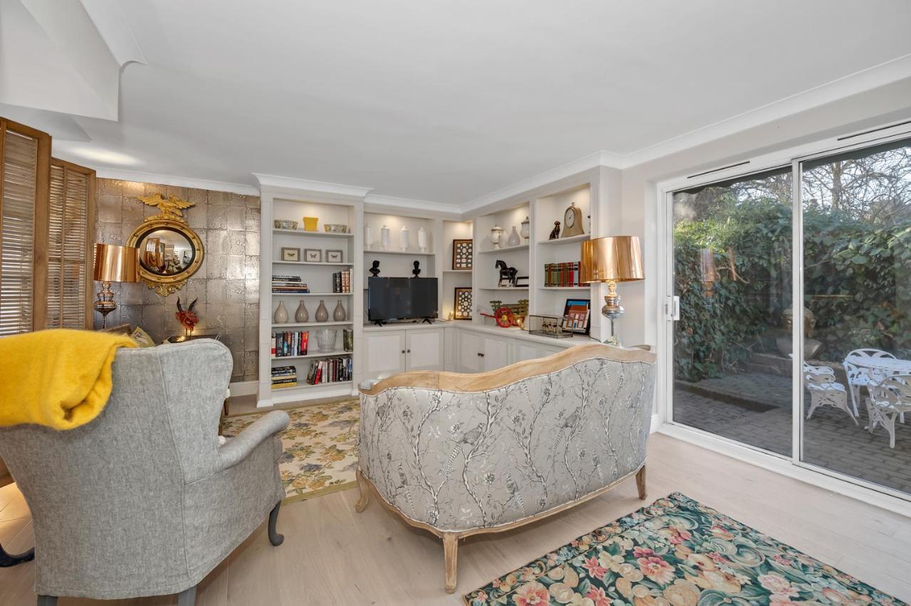 2 Bedroom Stylish Set Behind The Angel With Parking And A Courtyard Garden *