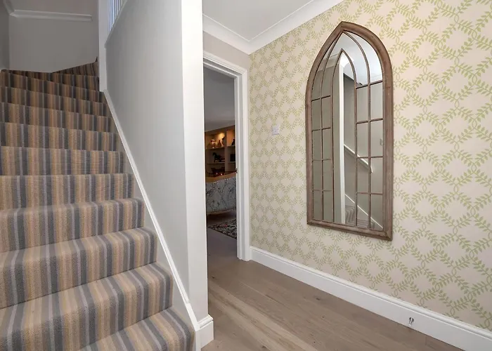 2 Bedroom Stylish Property Set Behind The Angel Hotel With Parking And A Courtyard Garden