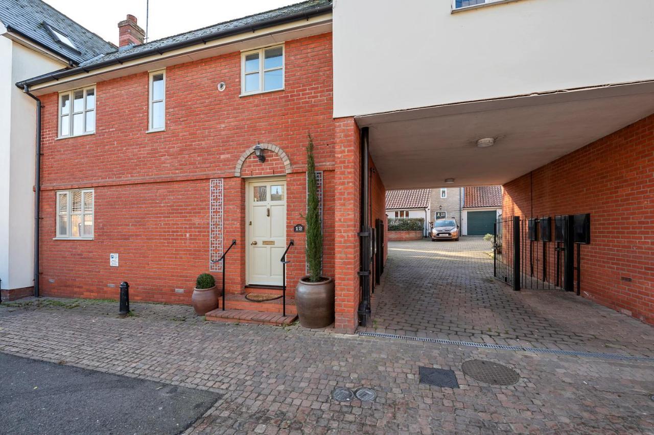 Дом отдыха 2 Bedroom Stylish Set Behind The Angel With Parking And A Courtyard Garden *