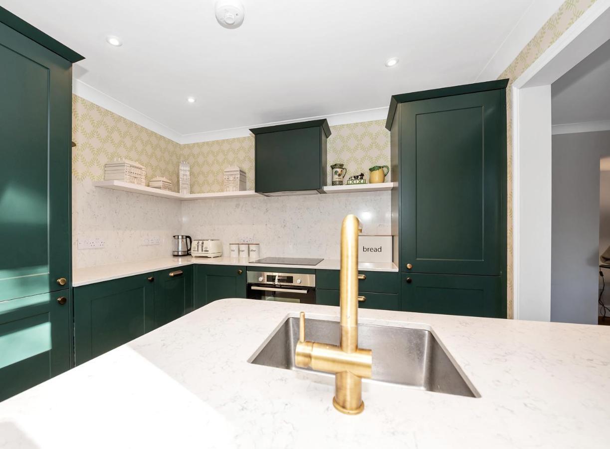 Дом отдыха 2 Bedroom Stylish Set Behind The Angel With Parking And A Courtyard Garden Bury St. Edmunds