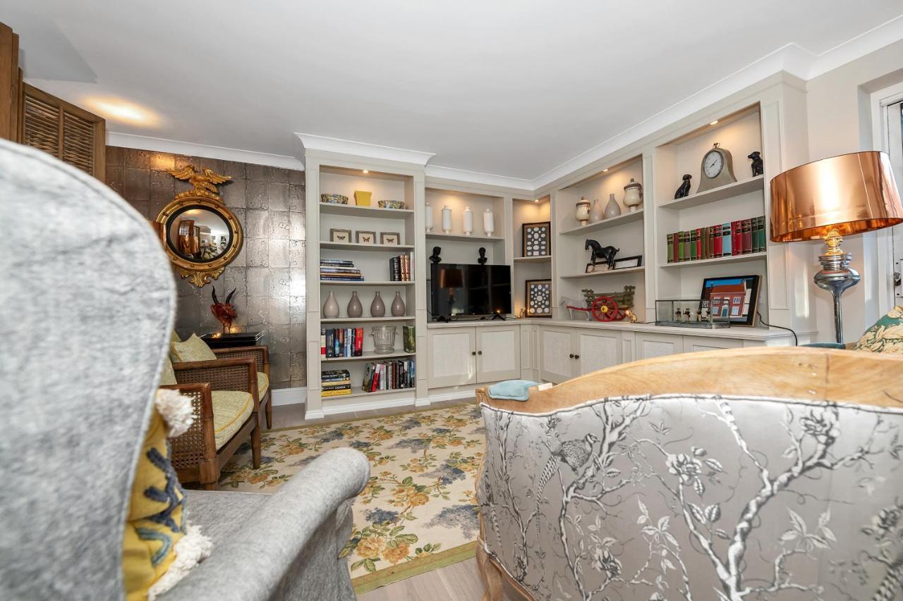 2 Bedroom Stylish Set Behind The Angel With Parking And A Courtyard Garden * Bury St. Edmunds
